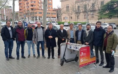 Lleida estrena, de la mà de PIRA Technology, el ‘Banc Parking 5G’, un projecte de mobiliari urbà que incorpora connectivitat 5G i places d’estacionament per a patinets